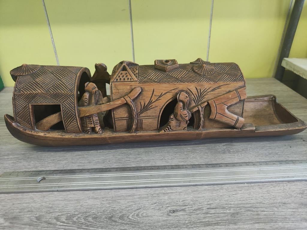 bambou sculpté en bateau avec 3 personnages, Antiquités & Art, Enlèvement ou Envoi