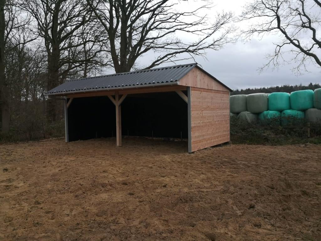 schuilstallen dubbelwandig, Weidegang, 2 of 3 paarden of pony's