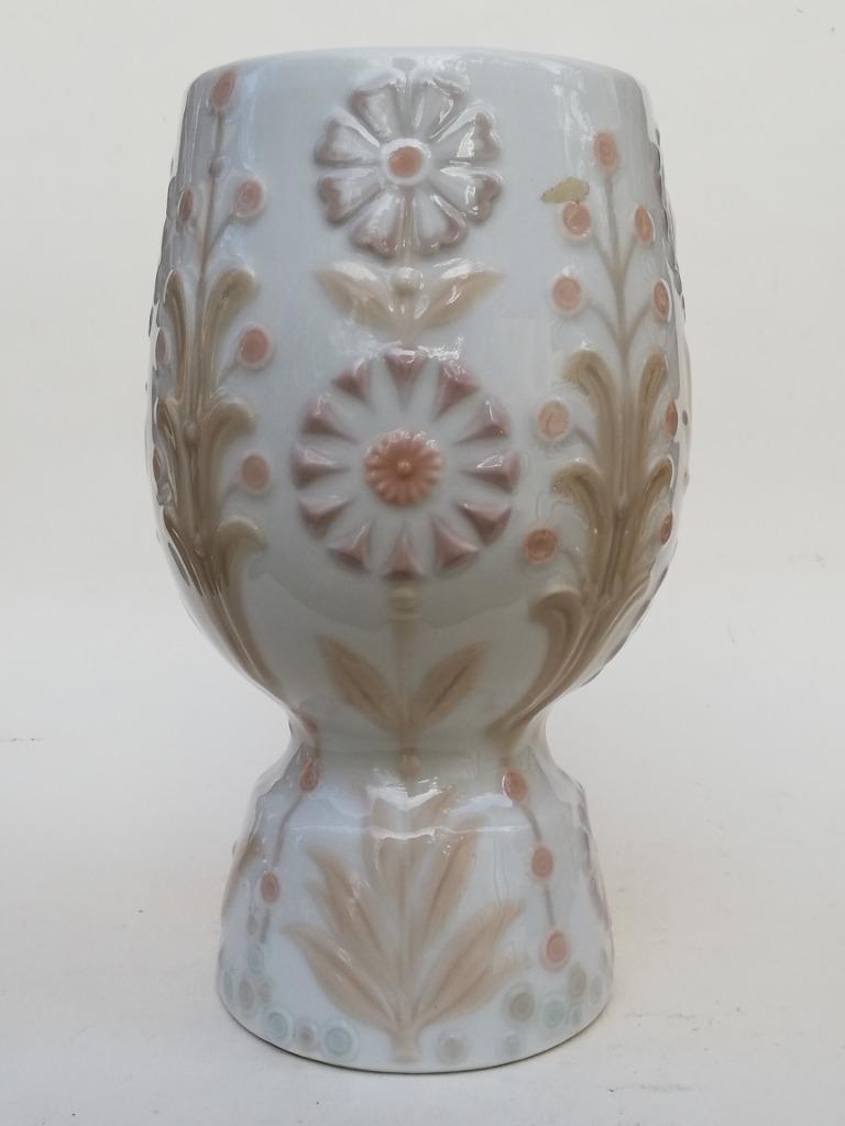 Lladró Espagne - Vase en porcelaine - fleurs au pastel - 70s, Antiquités & Art, Enlèvement ou Envoi