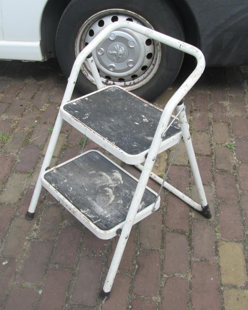 Escabeau pliable robuste, Bricolage & Construction, Échelles & Escaliers, Enlèvement ou Envoi, Utilisé, Pliable ou rétractable/escamotable