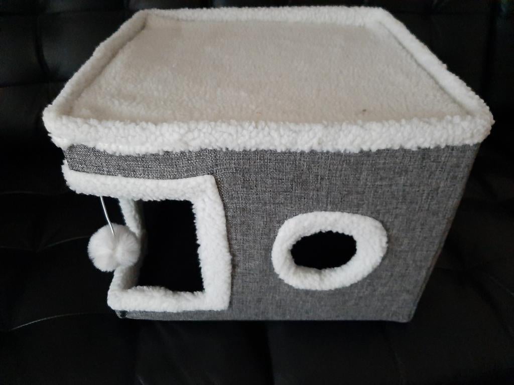 Griffoir pour chat avec lit de couchage, couleur grise, état, Animaux & Accessoires, Envoi, Comme neuf, Griffoir