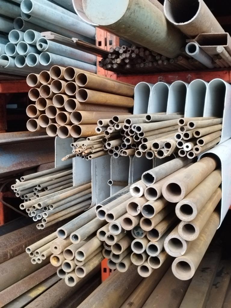 Métaux - tubes en acier à paroi épaisse et à paroi mince par, Bricolage & Construction, Métaux, Enlèvement, Comme neuf, Fer