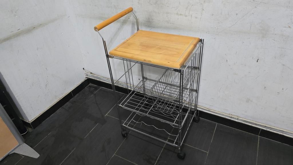 très jolie table de déserts sur roulettes en bois inox 40cmx, Enlèvement ou Envoi, Comme neuf