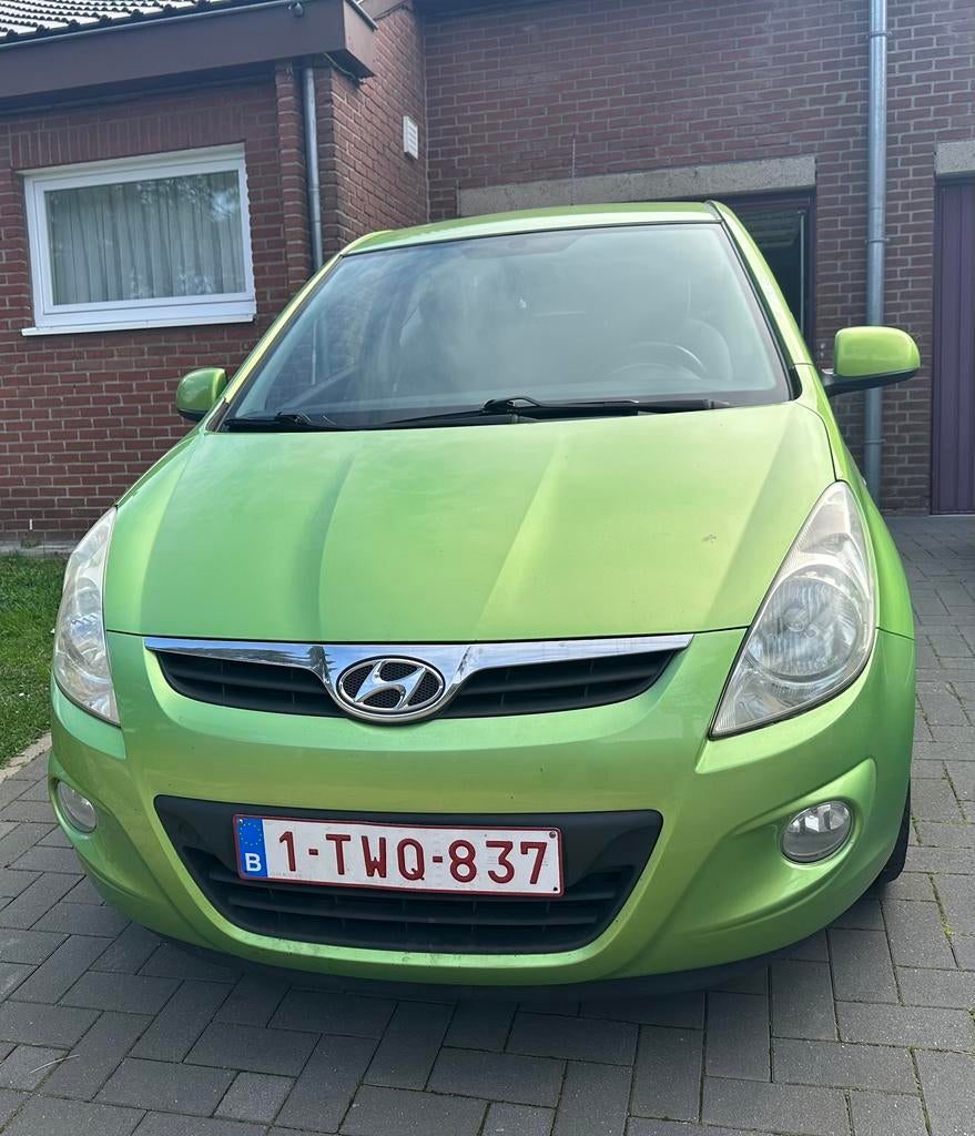 Hyundai i20 1.2 benzine bj.2009 183.000km gekeurd 2100 euro, Auto's, Hyundai, Zwart, Particulier, Euro 4, Stadsauto