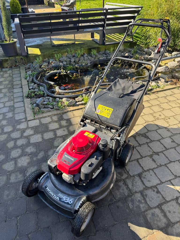 Trondeuse professionnelle honda HRH536, Tuin en Terras, Ophalen, Gebruikt, Opvangbak, Benzine-grasmaaier