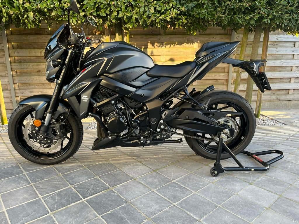 suzuki gsx-s750 **mat black**16000km**6/2020 **, Motoren, 4 cilinders, Motorrijbewijs A, Bedrijf, 749 cc