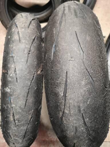 Set de Bridgestone  hypersport R11 120/70/17 & 190/55/17, Motoren, Ophalen, Gebruikt