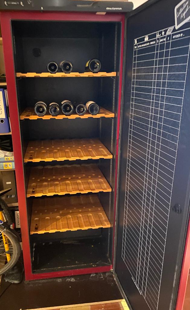 Grande cave à vin Liebherr ~ 200 bouteilles- À emporter, Verzamelen, Wijnen, Gebruikt, Overige typen, Overige gebieden, Ophalen