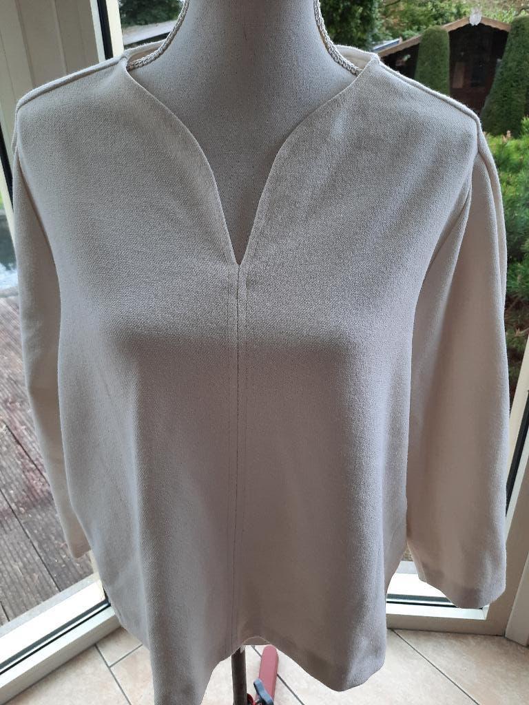 Mooie blouse CAROLINE BISS - 46, Beige, Maat 46/48 (XL) of groter, Ophalen of Verzenden, Zo goed als nieuw