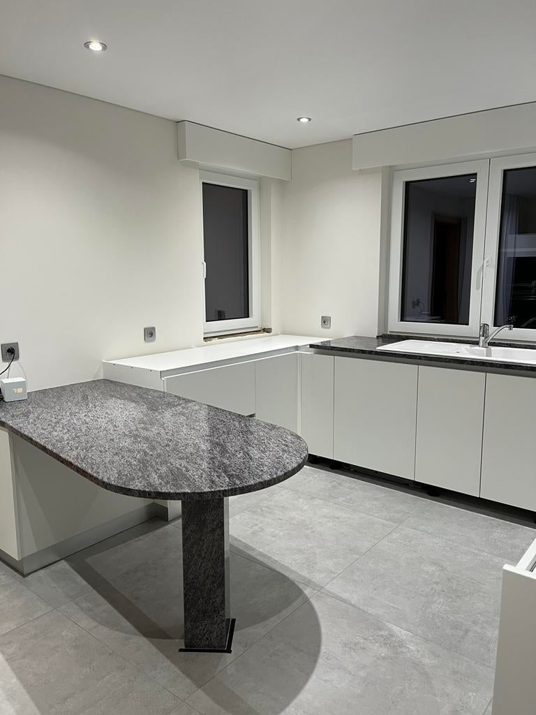 Table granit, 150 à 200 cm, Cinq personnes ou plus, Comme neuf, Enlèvement