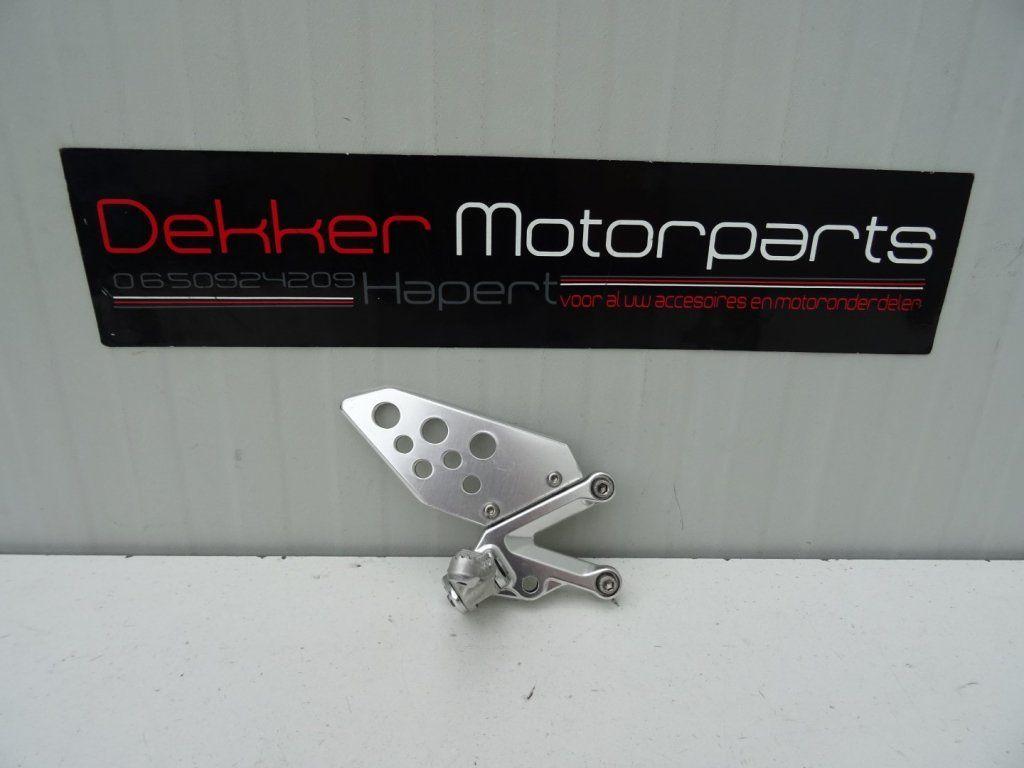 Rechter Voetsteun / Schetsplaat Aprilia RSV1000 / Tuono 2004, -, Utilisé, -, -