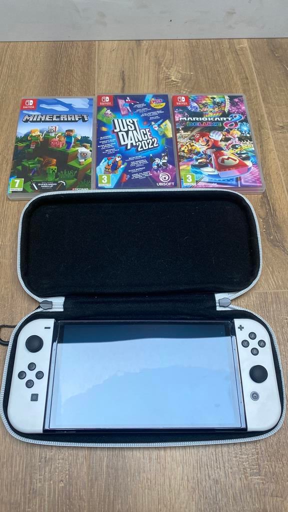 Nintendo Switch OLED (White) + games & accessoires, Games en Spelcomputers, Met games, Zo goed als nieuw, Met 3 controllers of meer