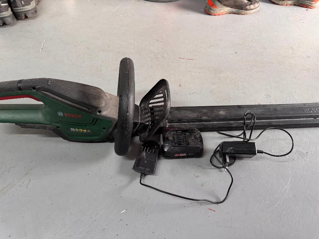 Bosch EasyHedgeCut 18V-52-13 accu-heggenschaar, Tuin en Terras, Heggenscharen, Ophalen, Zo goed als nieuw, Accu, BOSCH