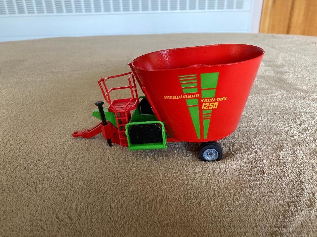 Siku Strautmann voermengwagen, schaal 1:32 vanaf 3 jaar, Enlèvement ou Envoi, Comme neuf, Tracteur et Agriculture, SIKU