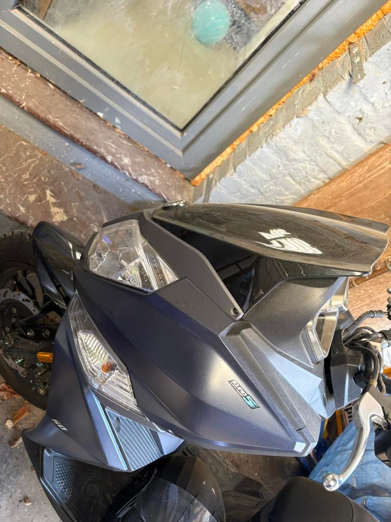 Klasse A sym jet 14x amper kilometers, Vélos & Vélomoteurs, Enlèvement, Comme neuf