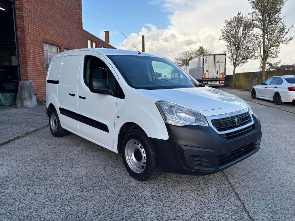 Peugeot Partner 37Dkm BTW Garantie Benzine!!!, Auto's, Bestelwagens en Lichte vracht, Voorwielaandrijving, Stof, Euro 6, 4 cilinders