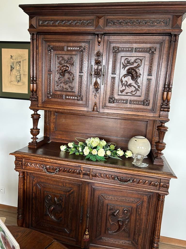 Eetkamer: kast, ronde uitschuifbare tafel en 8 stoelen, Antiek en Kunst, Antiek | Meubels | Kasten, Ophalen