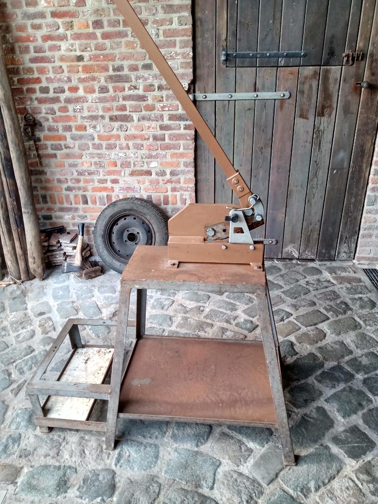 Plaatschaar op voet 18cm snede, Ophalen, Zo goed als nieuw