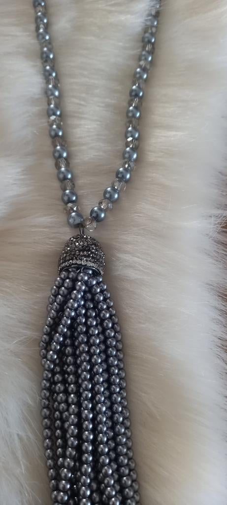 Collier de perles grises avec fil dentaire, Bijoux, Sacs & Beauté, Enlèvement ou Envoi, Gris