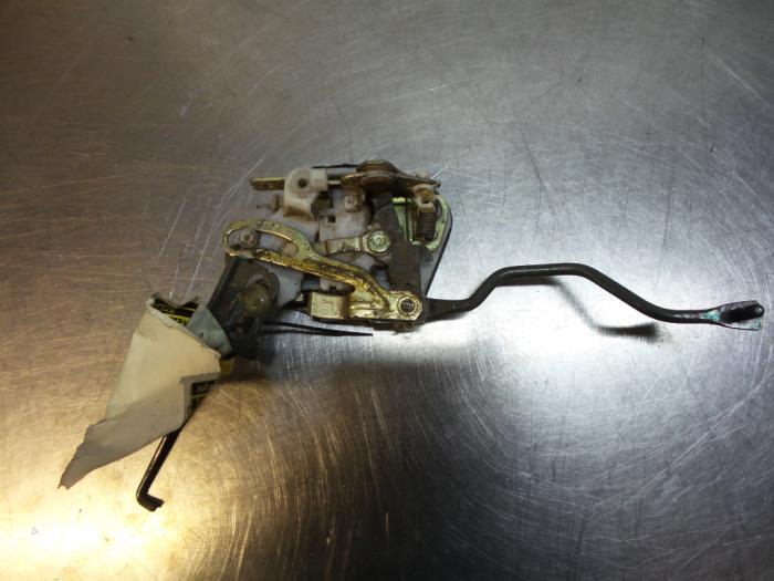 Serrure portière mécanique 2portes gauche d'un Hyundai H20, Autos : Pièces & Accessoires, -, 3 mois de garantie, Utilisé, Hyundai