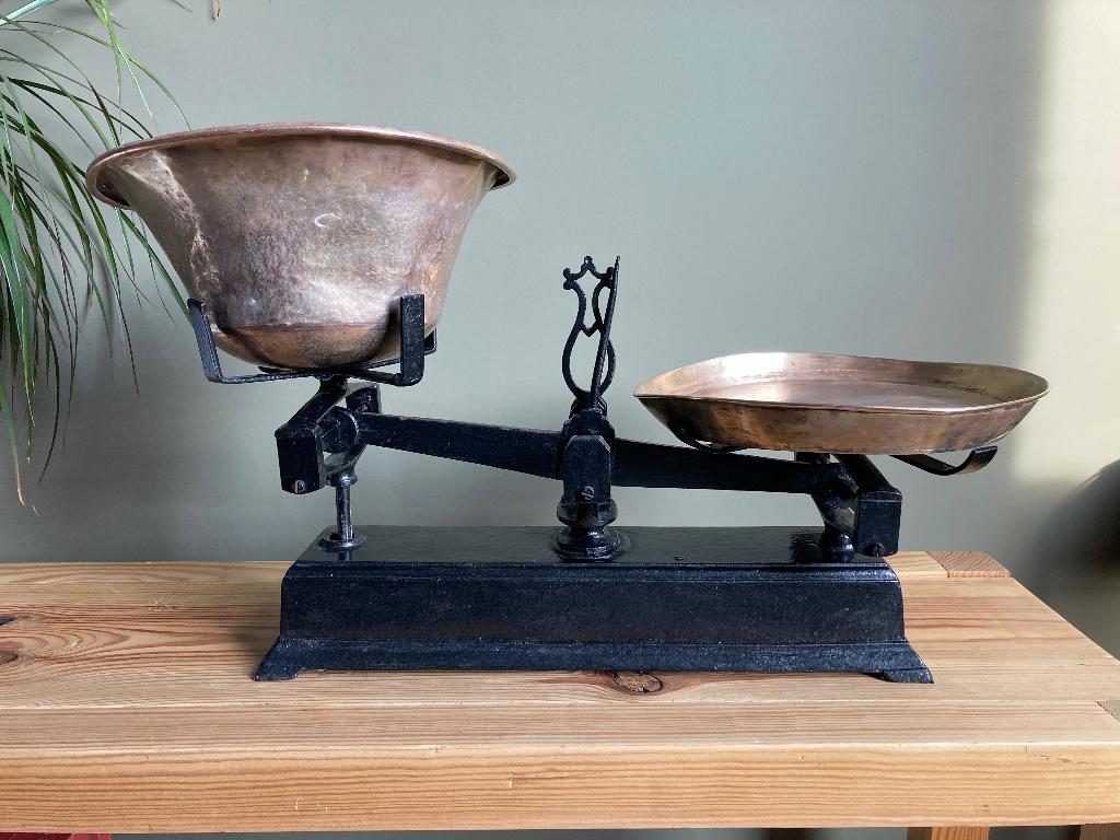 Antieke decorative weegschaal. Balansschaal., Antiek en Kunst, Antiek | Gereedschap en Instrumenten, Ophalen