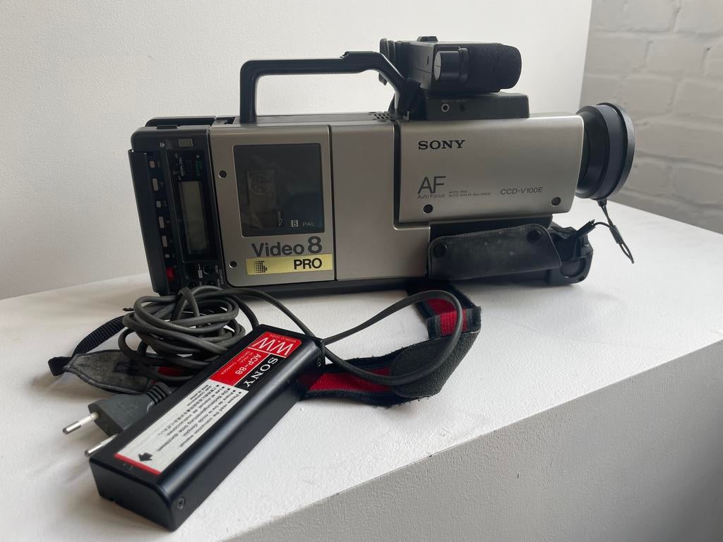 Sony CCD V100e / camera hi8 - video 8, Enlèvement ou Envoi, Caméra