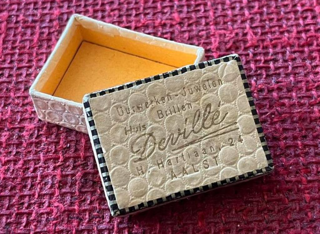 Oud juwelendoosje Devillé Aalst, Verzamelen, Kleding en Patronen, Ophalen of Verzenden, Zo goed als nieuw