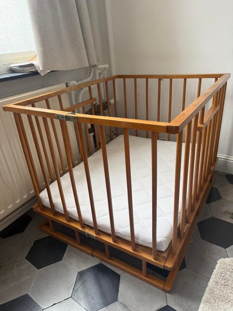 Vintage opklapbaar babypark met matras, Kinderen en Baby's, Babyparken, Ophalen, Gebruikt, Rechthoekig