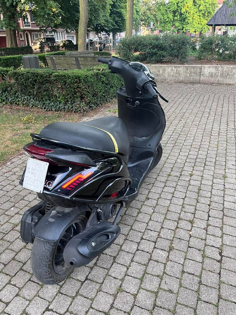 B klasse Zip, Fietsen en Brommers, Ophalen, Zo goed als nieuw, Zip