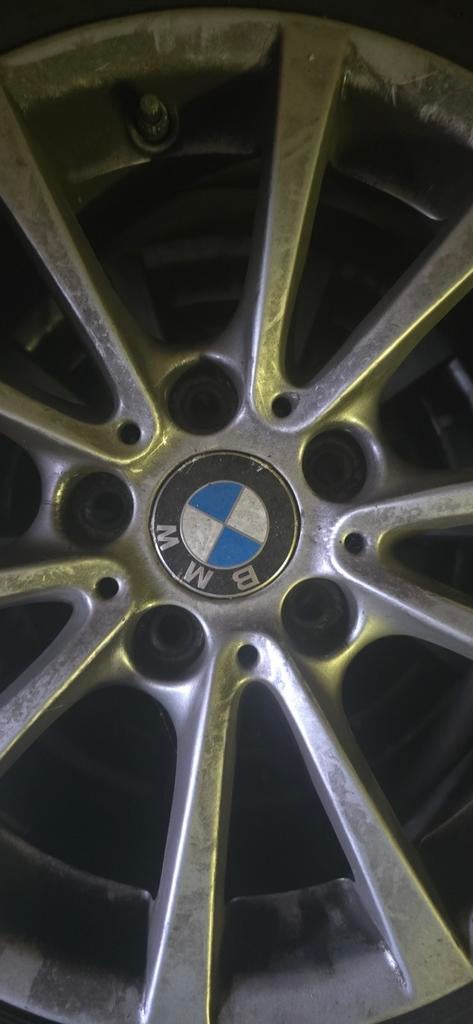 Jantes en aluminium Bmw avec pneus d'hiver 205 60 R16 H XL, Pneus et Jantes, Pneus hiver, 16 pouces, Véhicule de tourisme