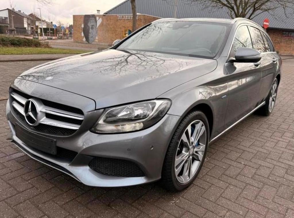 La Mercedes C350e regorge d'options et se branche sur la gam, Autos, Achat, Entreprise, Automatique, Bluetooth