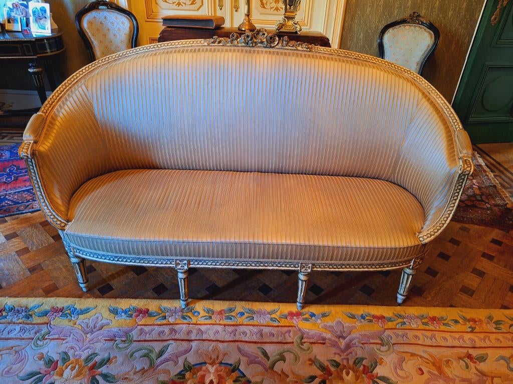 Canapé Louix XVI, Enlèvement