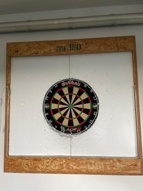 winmau darts met omkasting, Sport en Fitness, Darts, Ophalen, Gebruikt