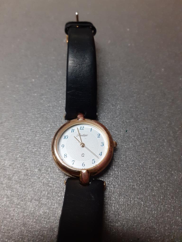 Vintage Pontiac dameshorloge, Handtassen en Accessoires, Horloges | Dames, Ophalen