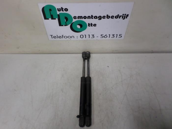 Kit amortisseur gaz hayon d'un Volkswagen Passat (Passat 96-, Autos : Pièces & Accessoires, Carrosserie & Tôlerie, Volkswagen