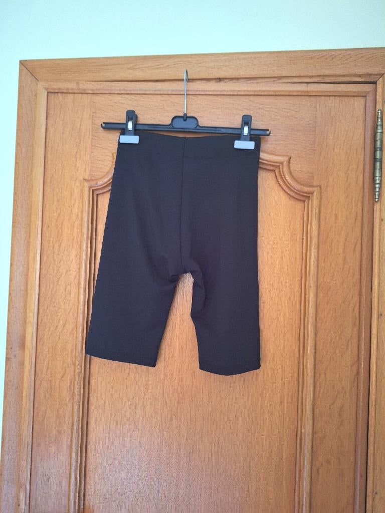 Bermuda de sport noir - taille 36, Neuf, Taille 36 (S), Bershka, Enlèvement