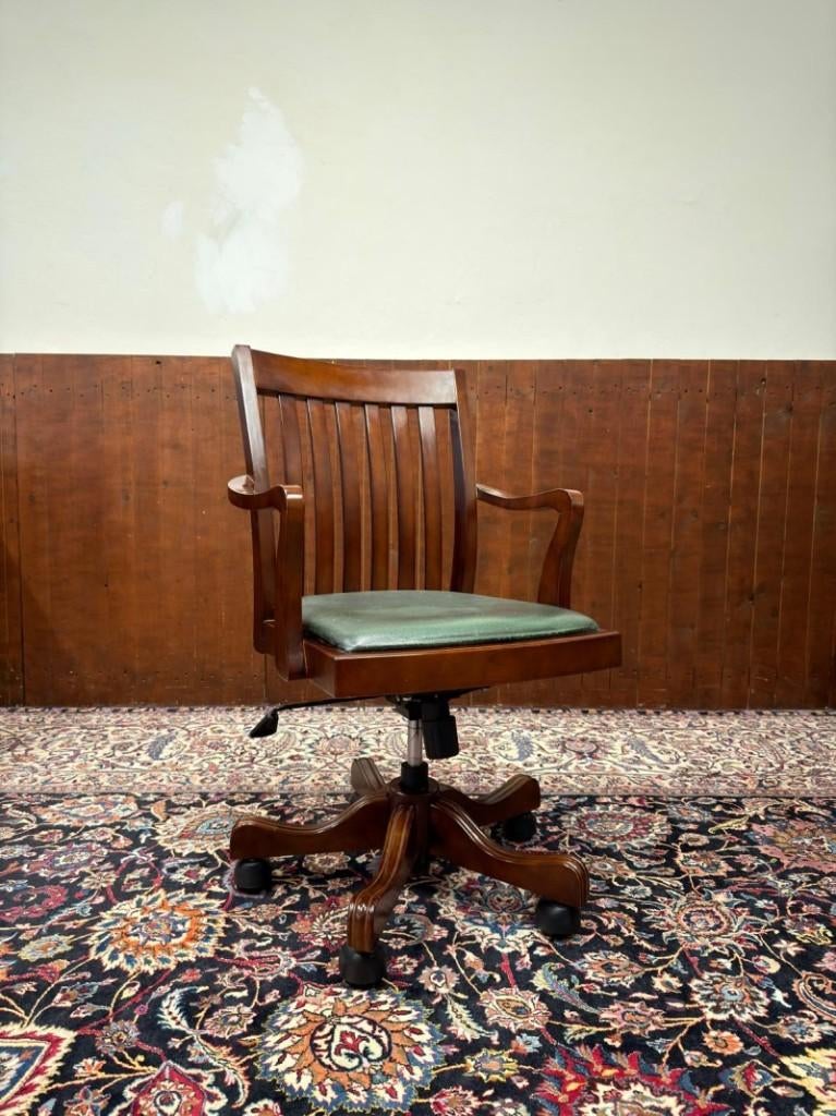 Klassiek Engelse Bureaustoel, Enlèvement