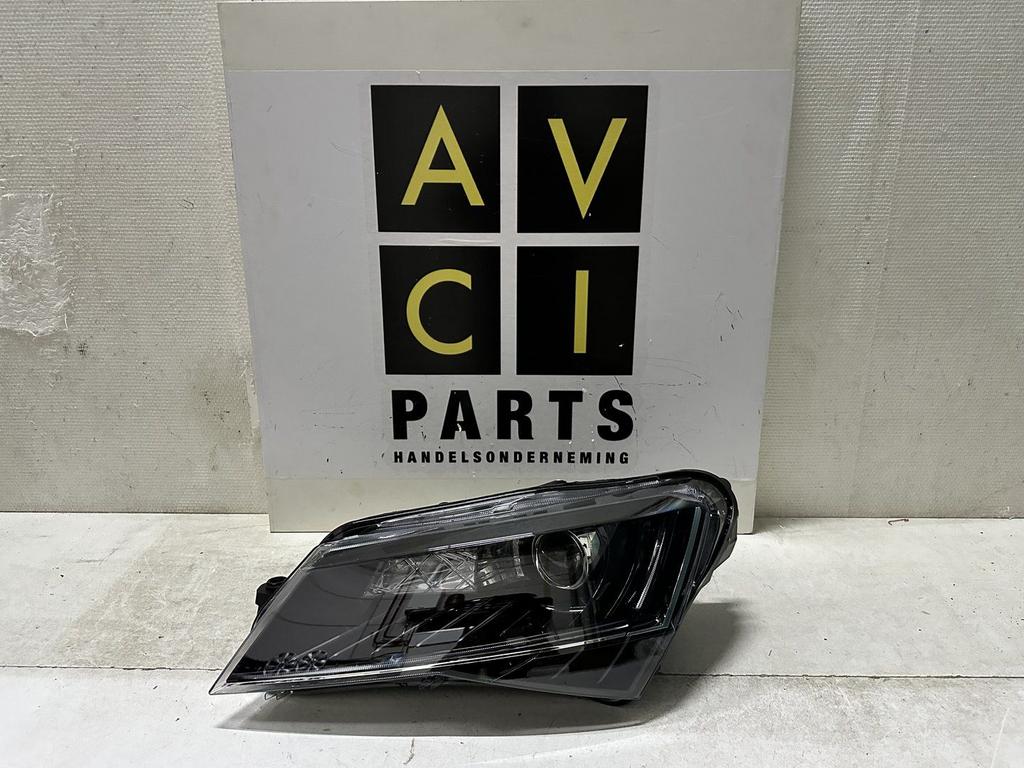 Koplamp Skoda Superb III Bi Xenon Links 3V1941017A, Autos : Pièces & Accessoires, Éclairage, Skoda, Utilisé, Enlèvement ou Envoi