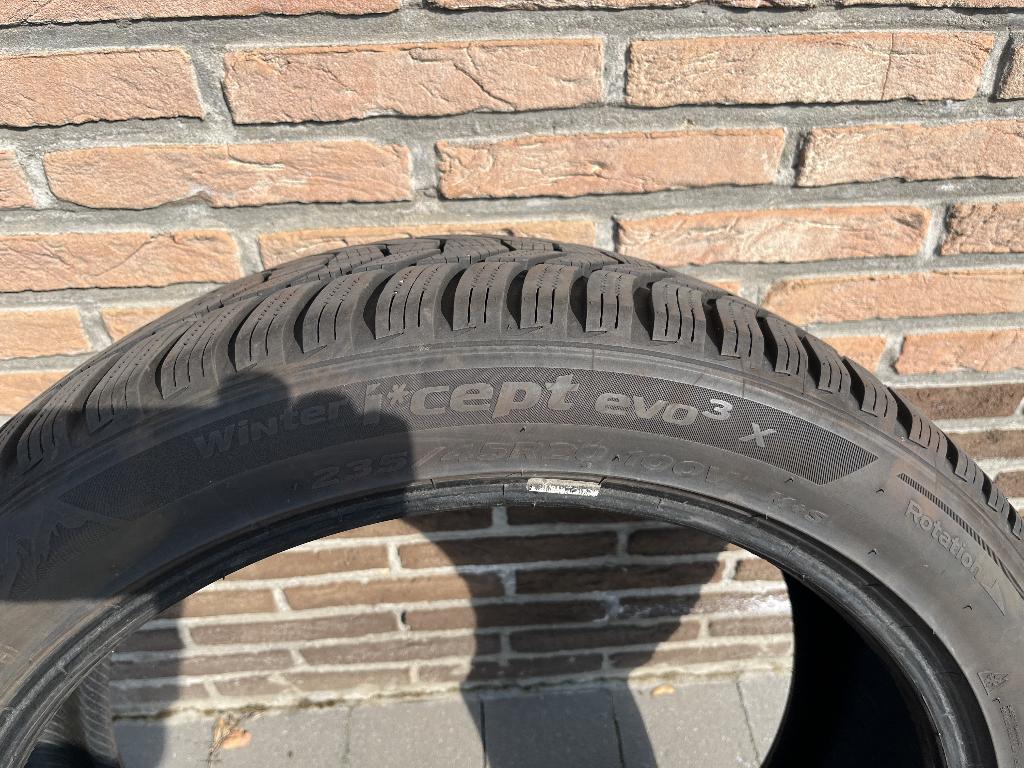 Pneus hiver Hankook ICEPT EVO3 X W330A en 235/45/20 100v, Autos : Pièces & Accessoires, Pneus hiver, Véhicule de tourisme, Pneu(s)