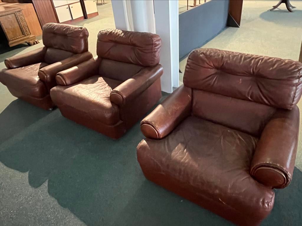 Moncalm leren fauteuil, Ophalen