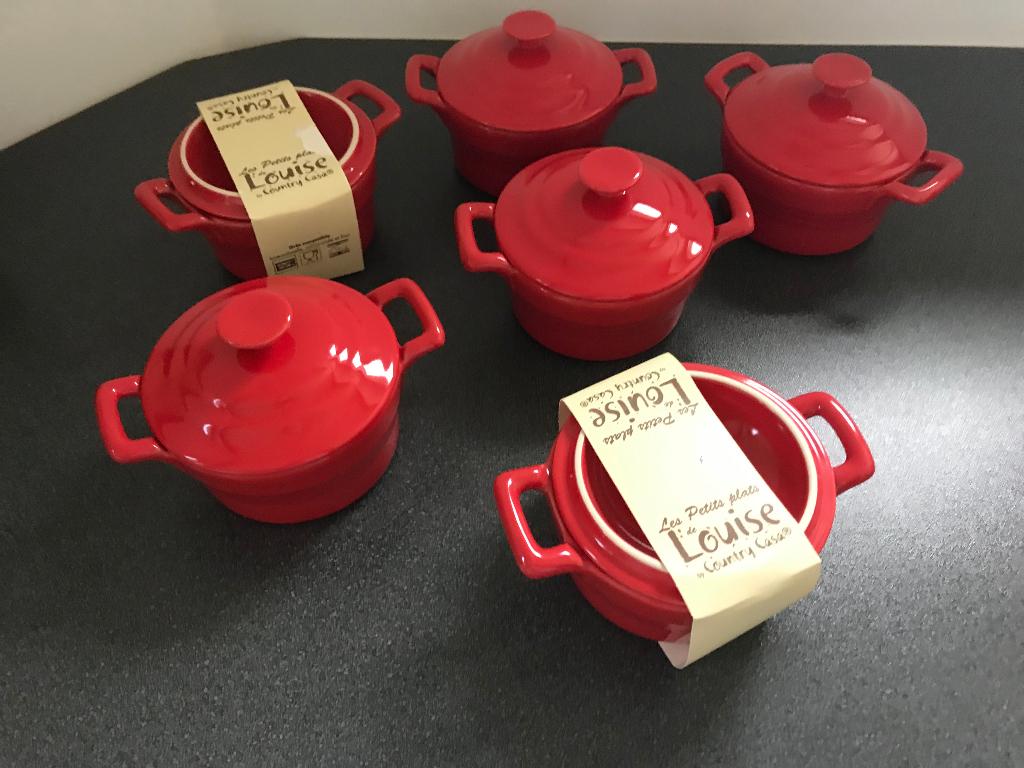 6 cocottes individuelles neuves en grès rouge, Maison & Meubles, Cuisine | Vaisselle, Neuf, Récipient(s), Enlèvement ou Envoi