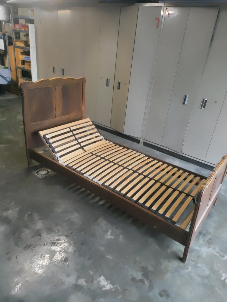 Lit une personne en bois massif avec sommier à latte, Gebruikt, 90 cm, Eenpersoons, Bruin