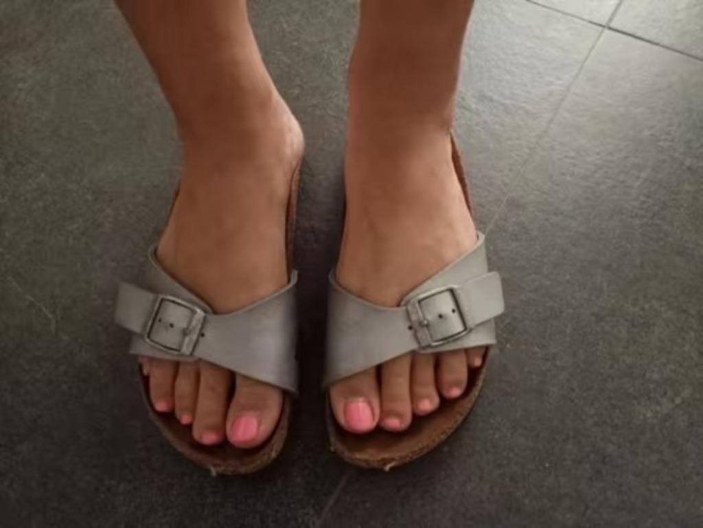 Livraison gratuite pantoufles Birkenstock argentées de luxe, Vêtements | Femmes, Chaussures, Sandales de bain, Autres couleurs