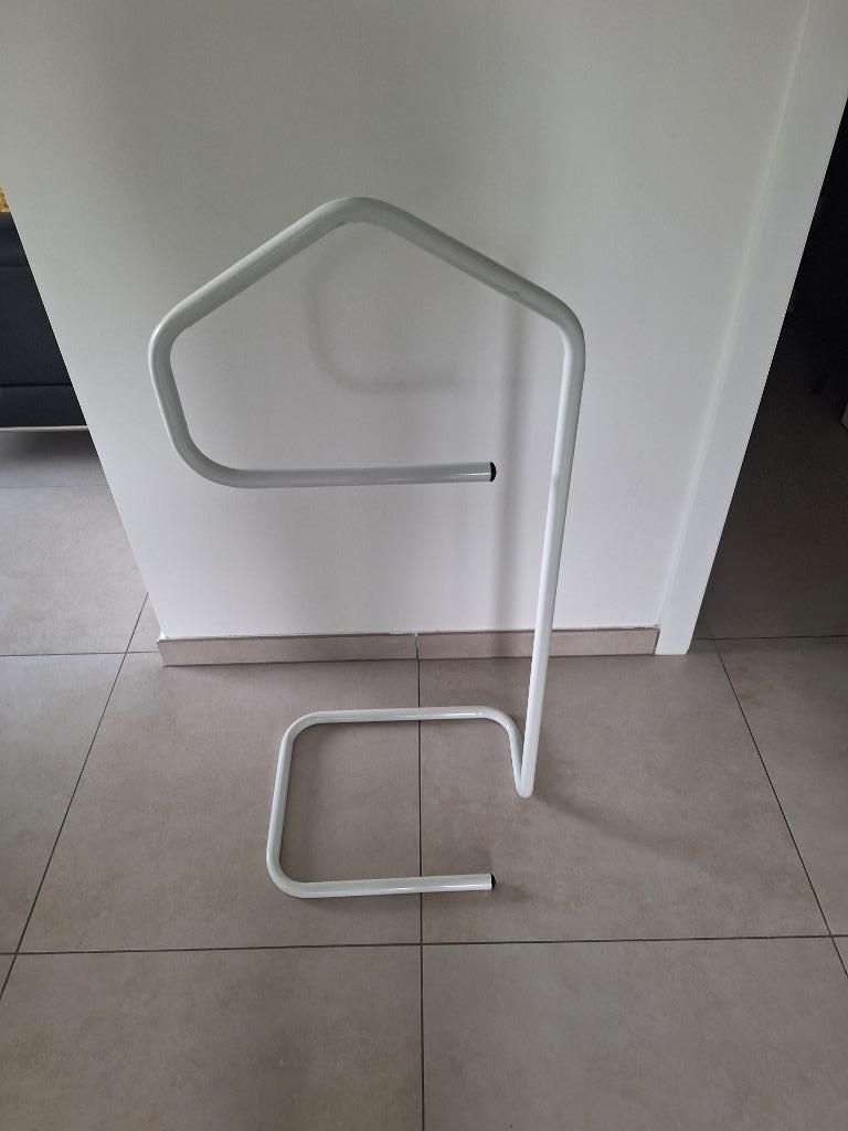 1 wit metalen kledingrek, Huis en Inrichting, Woonaccessoires | Kapstokken, Ophalen, 100 tot 150 cm, Overige typen, Zo goed als nieuw