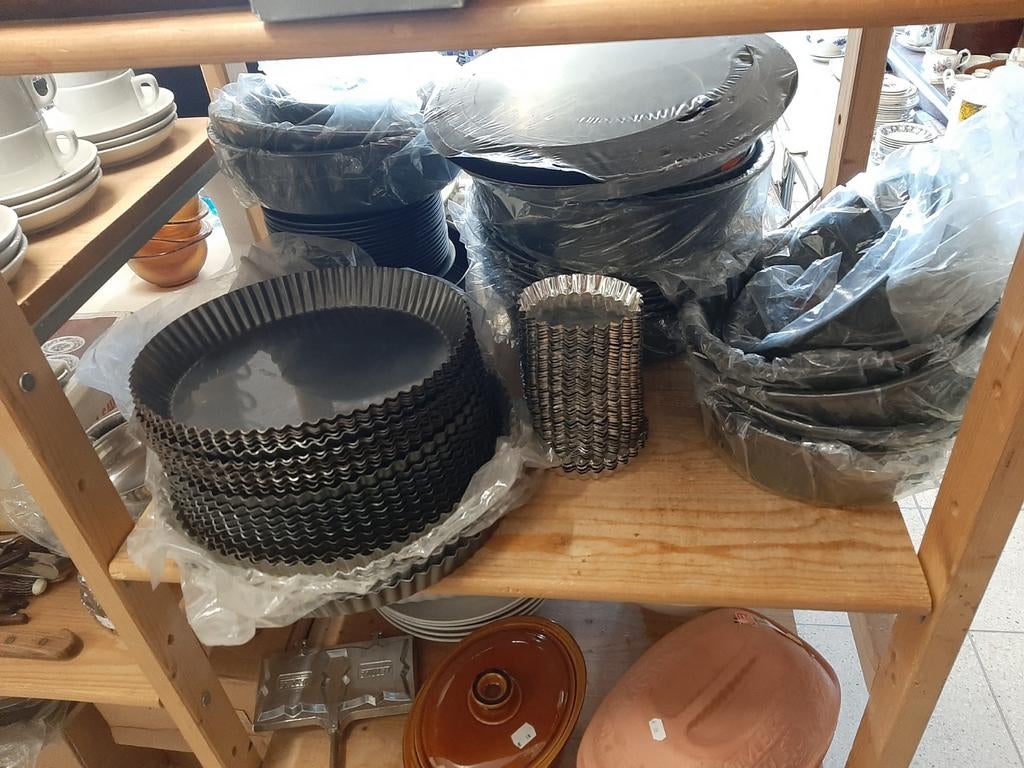 Lot de 100 différents modèles de moules à tartes, etc...., Ophalen, Nieuw