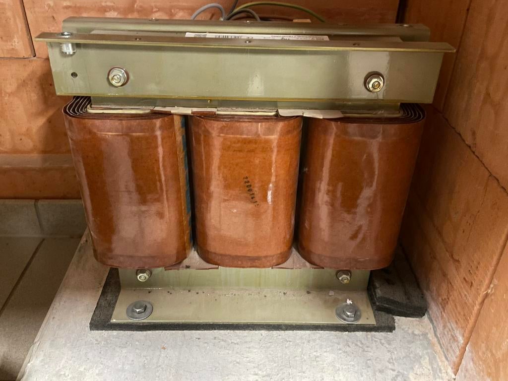Transformateur triphasé 230V-400V 11kVA, Bricolage & Construction, Électricité & Câbles, Comme neuf, Autres types, Enlèvement