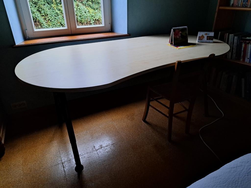 solide table de bureau tres bon etat reglable en hauteur, Maison & Meubles, Bureaux, Enlèvement, Comme neuf