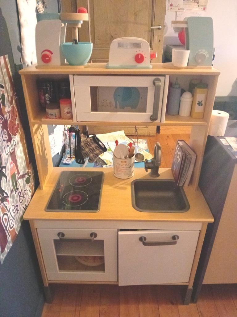 Kitchenette IKEA avec plein de choses, Enlèvement