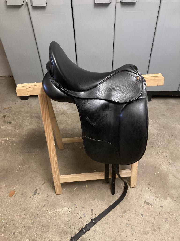 Selle de dressage Bates Isabell Werth en cuir noir, Enlèvement, Utilisé, Dressage