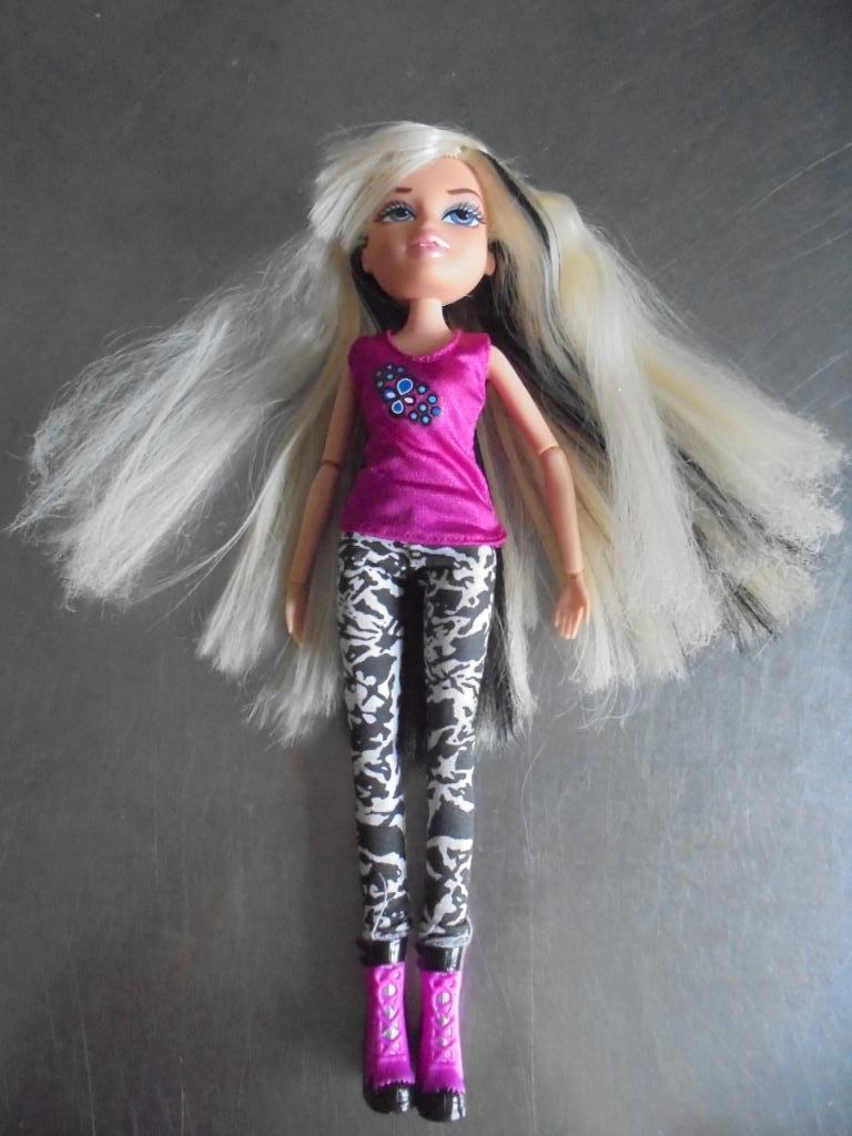 BRATZ pop 2001 Neon Runway Cloe (wit haar met zwarte stukjes, Ophalen of Verzenden, Zo goed als nieuw, Pop